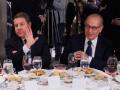 El presidente de Castilla-La Mancha, Emiliano García-Page (i) y el ex secretario general de los socialistas vascos, Nicolás Redondo