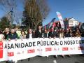 El candidato socialista a las elecciones gallegas, José Ramón Gómez Besteiro (c) partipa en la manifestación de apoyo a la sanidad pública