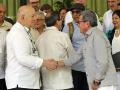 Otty Patiño (i), delegado del Gobierno Colombiano y el negociador jefe del ELN, Israel Ramírez, alias 'Pablo Beltrán' (d)