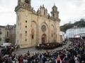 Varios caballos bajan guiados por los pastores por un monte frente a la Catedral mindoniense, a 17 de octubre de 2022, en Mondoñedo, Lugo, Galicia (España). El mundo del caballo es protagonista de las San Lucas con el paso de los caballos por las calles y la Plaza de la Catedral de camino a la feria. La organización ha destacado la celebración por primera vez dentro de la feria del Concurso de Andadura de Caballo Marchador Gallego, con la colaboración de Puraga, con la que se pretende poner en valor la raza autóctona.
17 OCTUBRE 2022;TRADICIÓN;CABALLOS;FIESTAS TRADICIONALES;CABALLOS;MONDOÑEDO;LUGO;GALICIA
Carlos Castro / Europa Press
(Foto de ARCHIVO)
17/10/2022