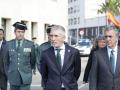 El ministro de Interior, Fernando Grande-Marlaska, visita la Comandancia de la Guardia Civil de Cádiz, a 10 de febrero de 2024 en Cádiz (Andalucía, España).
El ministro de Interior, Fernando Grande-Marlaska, ofrece declaraciones a los medios de comunicación y traslada las condolencias en su nombre, del Ministerio del Interior y del Gobierno de España a la familia de los dos agentes de la Guardia Civil asesinados este viernes en una operación contra el narcotráfico en Barbate (Cádiz).
Joaquin Corchero / Europa Press
10/2/2024