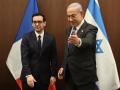 Benjamín Netanyahu, primer ministro de Israel junto al ministro de Exteriores de Francia Stephane Sejourne