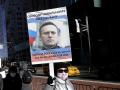 Pancarta con la cara del opositor ruso Alexei Navalni