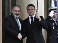 El primer ministro armenio Nikol Pashinian junto con el presidente francés Emmanuel Macron, que se ha convertido en su nuevo aliado de referencia