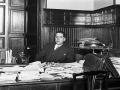 Una de las últimas fotos del diputado José Calvo Sotelo en su despacho de Madrid, en el año 1936.