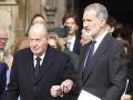 Don Felipe y Don Juan Carlos, a la salida de la ceremonia en recuerdo del Rey Constantino