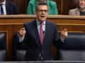 El ministro de la Presidencia, Relaciones con las Cortes y Justicia, Félix Bolaños, interviene durante una sesión de control al Gobierno, en el Congreso de los Diputados, a 28 de febrero de 2024, en Madrid (España). La implicación de Koldo García Izaguirre, que fue asesor del exministro socialista José Luis Ábalos, en una supuesta trama de comisiones en contratos de material anticovid durante la pandemia protagoniza la sesión de control al Gobierno con una ofensiva de PP y Vox contra el Ejecutivo que incluye preguntas al presidente Pedro Sánchez y cuatro de sus ministros.Tras el ‘caso Koldo’, el PSOE pidió a José Luis Ábalos, el pasado lunes 26 de febrero, que entregase su acta de diputado en las siguientes 24 horas. Sin embargo, ayer el exministro se negó a dimitir y seguirá como diputado pero en el Grupo Mixto, ya que insiste que no está imputado en ninguna causa.
28 FEBRERO 2024;CONGRESO;PLENO;SESIÓN DE CONTROL
Eduardo Parra / Europa Press
28/2/2024