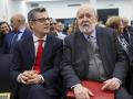 El ministro de la Presidencia, Justicia y Relaciones con las Cortes, Félix Bolaños (i), y el presidente de Centro de Investigaciones Sociológicas, José Félix Tezanos, participan en la entrega del premio 50 Años de Sistema