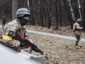 Un soldado del ejército ucraniano observa su posición, a 6 de marzo de 2022, en Irpin (Ucrania). El alto el fuego que estaba previsto este domingo en la localidad ucraniana de Irpin para establecer un corredor humanitario ha fracasado. El ejército ruso ha bombardeado por la mañana un punto de evacuación de civiles. Los ataques de las tropas invasoras han producido en el momento en el que numerosos residentes se dirigían hacia el lugar en el que esperaban los autobuses y vehículos que iban a alejarlos de los enfrentamientos. Naciones Unidas calcula que este domingo, 6 de marzo, el número de refugiados ucranianos podría ascender a 1,5 millones. Este lunes 7 de marzo, Rusia y Ucrania inician su tercera ronda de conversaciones, para encontrar una solución al conflicto bélico, tras los intentos fallidos de crear corredores humanitarios con un alto el fuego que según Ucrania Rusia no respetó.
06 MARZO 2022;BOMBARDEO;IRPIN;UCRANIA;RUSIA;ATAQUE
Diego Herrera / Europa Press
(Foto de ARCHIVO)
06/3/2022