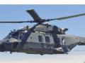 A la izquierda, último vuelo de la 3ª Escuadrilla de helicópteros. A la derecha, los nuevos NH-90 y H-135