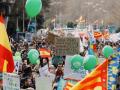 La plataforma Sí a la Vida, integrada por más de 500 asociaciones, ha convocado este domingo una marcha en Madrid bajo el lema 'Sí a la vida humana' a la que han acudido miles de personas.