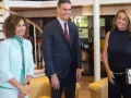 Pedro Sánchez y María Jesús Montero junto a la diputada de Coalición Canaria