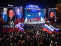 Imágenes del presidente ruso Vladimir Putin en un acto de la Plaza Roja de Moscú