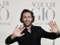 El actor británico Aaron Taylor-Johnson durante el photocall de su presentación como embajador de la firma Armani, este jueves en Madrid.