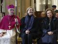 La Infanta Cristina y la Reina Sofía junto al arzobispo castrense Juan Antonio Aznárez, asisten en el Palacio Real a la procesión del Cristo de los Alabarderos