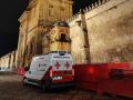 Ambulancia de Cruz Roja en Carrera Oficial Semana Santa 2024