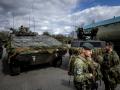 Soldados con vehículos militares durante los preparativos finales del ejército holandés para su contribución al ejercicio de la OTAN 'Steadfast Defender 2024'