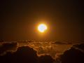 El eclipse sobre el mar de nubes, fotografiado desde Garafía, en las cumbres de La Palma