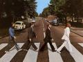 The Beatles cruzando en