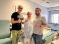 El cirujano Diego González con uno de sus pacientes en Costa Rica