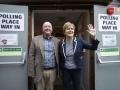 Nicola Sturgeon junto a su marido, Peter Murrell