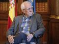 MADRID, 22/04/2024.-  Luis Mateo Díez, Premio Cervantes 2023,  durante un encuentro con los medios de comunicación, un día antes de recibir el galardón por ser uno de los "grandes narradores de la lengua castellana, heredero del espíritu cervantino y creador de mundos imaginarios", en un acto solemne presidido por los reyes. EFE/ J P Gandul