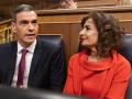 El presidente del Gobierno, Pedro Sánchez y la vicepresidenta primera y ministra de Hacienda, María Jesús Montero en el Congreso
