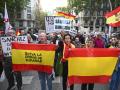 Asistentes a la manifestación para pedir dimisión de Pedro Sánchez
