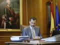 El Rey, en su despacho del Palacio de La Zarzuela