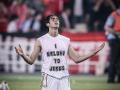 Kaká muestra un mensaje en su camiseta: "Pertenezco a Jesús"