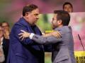 Oriol Junqueras abraza a Pere Aragonès, en un acto de campaña.