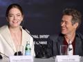 Cannes (France), 18/05/2024.- Emma Stone and Willem Dafoe attend the press conference for 'Kinds Of Kindness' during the 77th annual Cannes Film Festival, in Cannes, France, 18 May 2024. The film festival runs from 14 to 25 May 2024. (Cine, Francia) EFE/EPA/Neilson Barnard / POOL *** Local Caption *** CANNES, FRANCE - MAY 18: Emma Stone attends the "Kinds Of Kindness" press conference ahead of the 77th annual Cannes Film Festival at Palais des Festivals on May 18, 2024 in Cannes, France. (Photo by Neilson Barnard/Getty Images)
