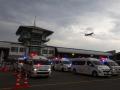 Los equipos médicos de rescate se preparan para trasladar a los heridos a un hospital cerca del aeropuerto de Suvarnabhumi, en la provincia de Samut Prakan, Tailandia