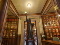 Réplica de la Estatua de la Libertad, en la entrada a la Biblioteca Arús.