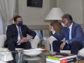 El presidente de Canarias, Ángel Víctor Torres (d), durante una reunión de trabajo con el ministro de Transportes, Movilidad y Agenda Urbana, José Luis Ábalos (i), en la sede de su ministerio, en Madrid, (España), a 2 de marzo de 2021. Esta es la segunda visita que hace el presidente de Canarias a la capital del país en menos de dos semanas.
02 MARZO 2021;ÁNGEL VÍCTOR TORRES;CANARIAS;MINISTERIO DE TRANSPORTES;JOSÉ LUIS ÁBALOS;MONCLOA;GOBIERNO;POLÍTICA
Jesús Hellín / Europa Press
(Foto de ARCHIVO)
02/3/2021
