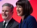 El líder del Partido Laborista Sir Keir Starmer, con su portavoz, Rachel Reeves, en la Conferencia del Partido Laborista, en Liverpool
