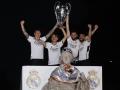 Kroos, Modric, Nacho y Carvajal levantan la Champions en Cibeles