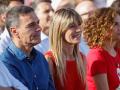 El presidente del Gobierno, Pedro Sánchez, junto a su mujer, Begoña Gómez, y la vicesecretaria general del PSOE, María Jesús Montero