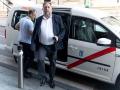 El presidente de ERC, Oriol Junqueras llega en taxi al pleno en el Congreso de los Diputados, a 30 de mayo de 2024, en Madrid (España). La Ley de Amnistía afronta hoy en el Pleno del Congreso su última votación parlamentaria, en la que se necesita mayoría absoluta (al menos 176 diputados) para levantar el veto del Senado. Si no hay sorpresas, la norma podría estar en el Boletín Oficial del Estado (BOE) el próximo viernes o el sábado para su entrada en vigor. El PSOE y sus aliados necesitan mayoría absoluta en el Congreso para levantar el veto del Senado. El objetivo de la ley es amnistiar a todos los implicados en movilizaciones independentistas desde el 1 de noviembre de 2011.
Eduardo Parra / Europa Press
30/5/2024