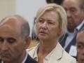 La actriz Ana Duato, en el banquillo de los acusados del juicio Nummaria por presunto fraude a Hacienda en la sede de la Audiencia Nacional en San Fernando de Henares (Madrid) este martes. Duato y su compañero en la serie "Cuéntame cómo pasó", Imanol Arias, están acusados de ocultar a Hacienda 2,7 y 1,9 millones de euros, respectivamente, de sus ganancias en la citada serie mediante sociedades pantalla creadas por el despacho de abogados Nummaria