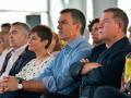 El presidente de Castilla-La Mancha, García Page, a la derecha y el secretario de Organización del PSOE, Santos Cerdán, a la izquierda