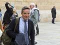 Juan Manuel Corchado saliendo del rectorado de la universidad de Salamanca
