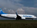 Un avión de la compañía Air Europa, a su llegada al Aeropuerto de Alvedro, en A Coruña, Galicia (España).