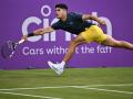 Carlos Alcaraz durante su partidos de octavos de final frente a Jack Draper en Queen's