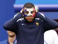 Kylian Mbappé ha lucido la máscara de protección facial durante el entrenamiento con Francia
