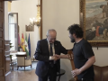 "¿Ensayando el pregón?", bromea el alcalde con el artista