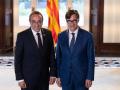 El primer secretario del PSC, Salvador Illa (d), durante su reunión con el presidente del Parlament, Josep Rull (i), en la segunda ronda de consultas para proponer un candidato a la Presidencia de la Generalitat, en el Parlament, a 19 de junio de 2024, en Barcelona, Catalunya (España). Rull comenzó ayer, 18 de junio, su ronda de consultas con los líderes parlamentarios para proponer un candidato a la Presidencia de la Generalitat. Tras ello, el presidente del Parlament anunciará hoy por la tarde el resultado de la ronda de consultas con los partidos para una eventual investidura o la celebración de un acto equivalente al no haber ningún candidato que haya reunido apoyos suficientes. En caso de que no hubiera ningún candidato que tenga apoyos suficientes para ser investido, el 25 o 26 de junio se haría un acto equivalente.
19 JUNIO 2024;PARLAMENT;REUNIÓN;CONSULTAS;CANDIDATO;PRESIDENCIA;GENERALITAT;PARTIDOS
David Zorrakino / Europa Press
19/6/2024