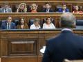 Feijóo dirigiéndose a Sánchez durante la sesión de control