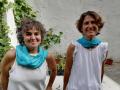 Adriana Potel (izda) referente de la Red Iberoamericana de Women Wage Peace posa junto a Aya Eliav (dcha.) integrante del movimiento en España