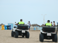 Una patrulla de la Policía Local de Valencia, en la playa de la Malvarrosa